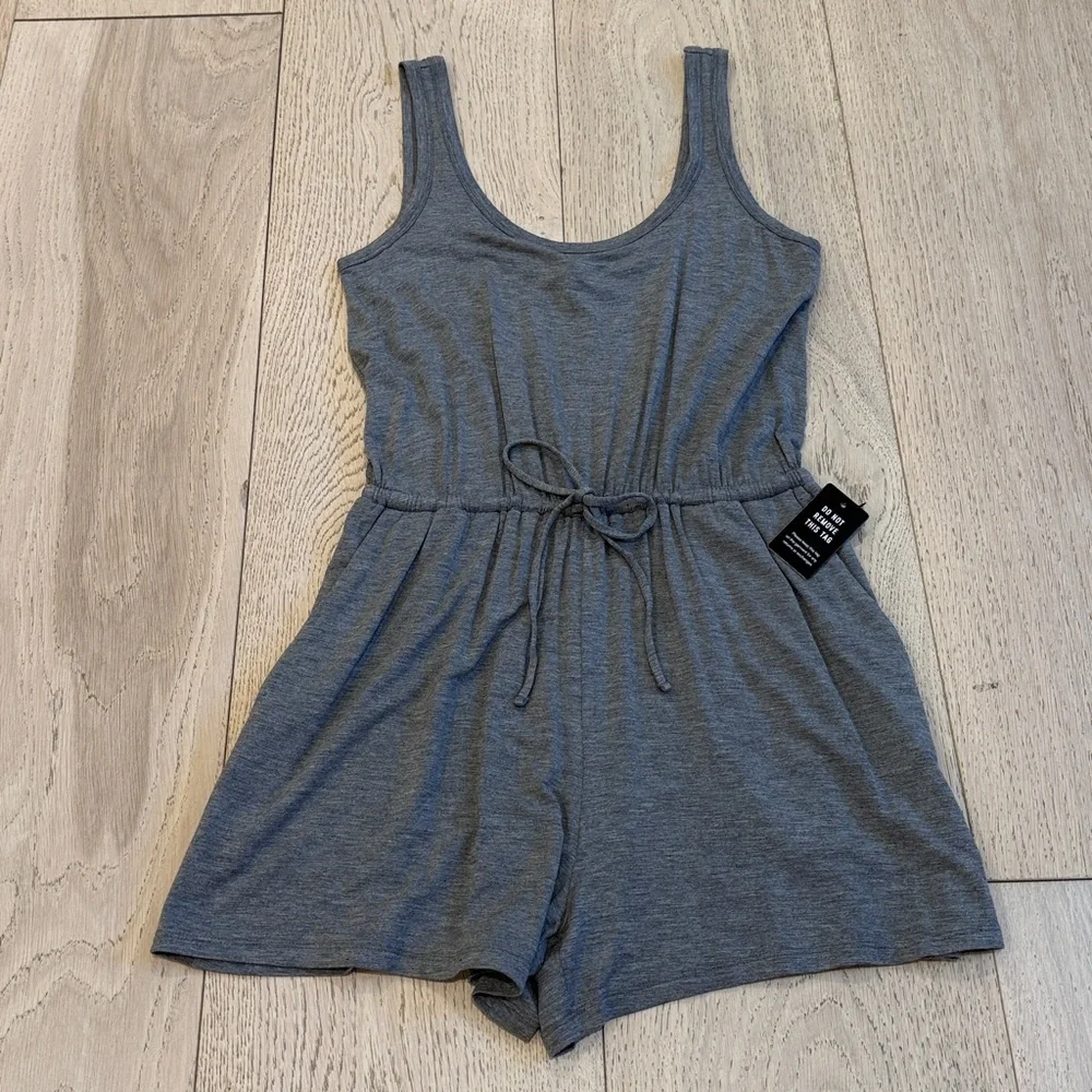 Express Scoop Neck Sleeveless Tie Waist Romper in Size XS | New With Tags - Picture 1 of 11